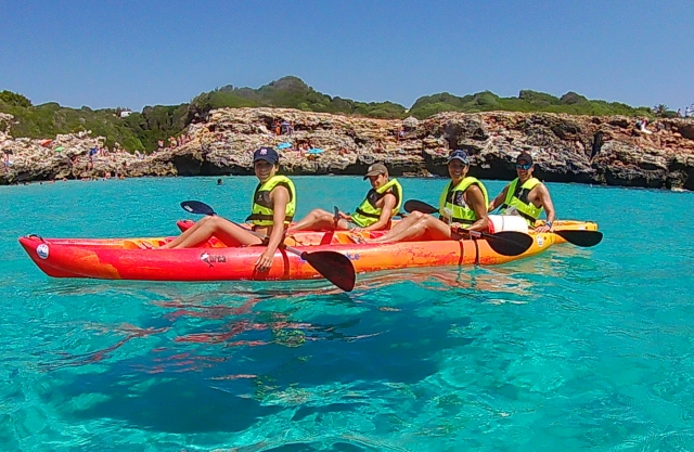 Recorriendo Menorca en kayak