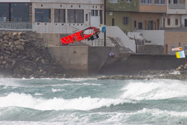 Maniobras con el equipo de windsurf