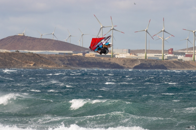 Sorprendentes giros con las tablas de windsurf