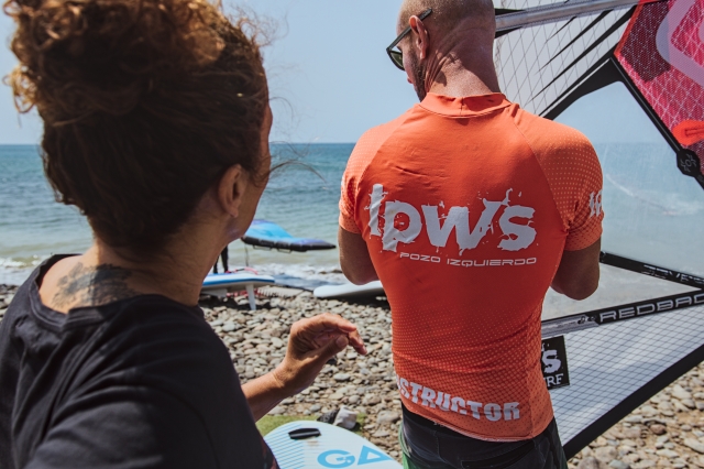 Aprende a practicar windsurf