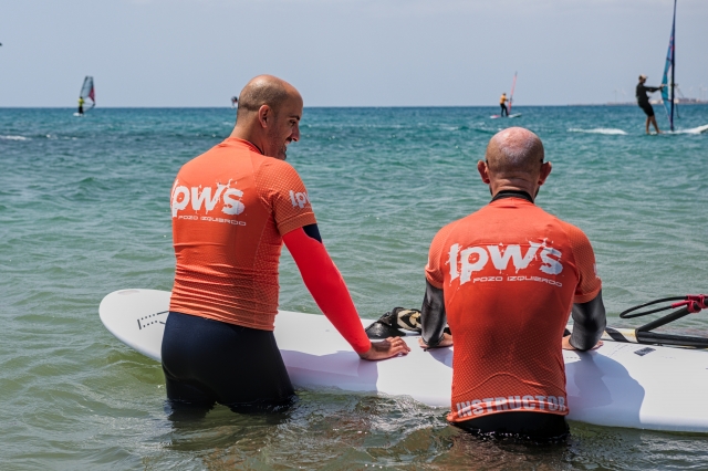 Enseñando los materiales de windsurf