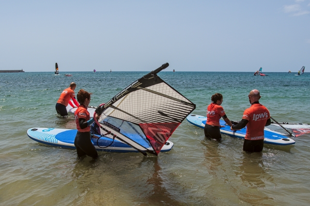 Preparando el equipo de windsurf