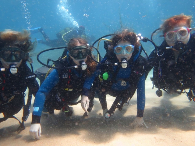 e-19636067-alumnas-de-buceo-en-murcia15409979678889.jpg