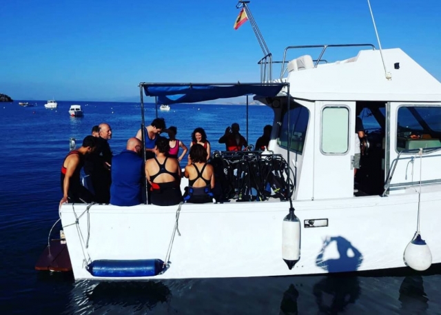 e-19636067-salida-en-barco-de-buceo-en-la-azohia15409979708030.jpg
