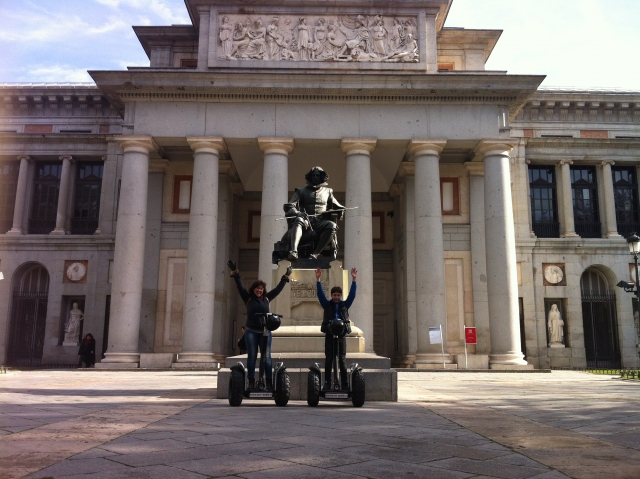  Couple in front of the museum 