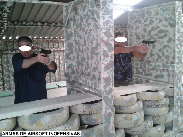 Jalo con airsoft inofensivo armas cortas