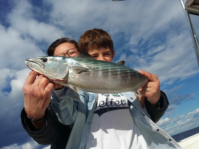  Junger Fischer im Boot 