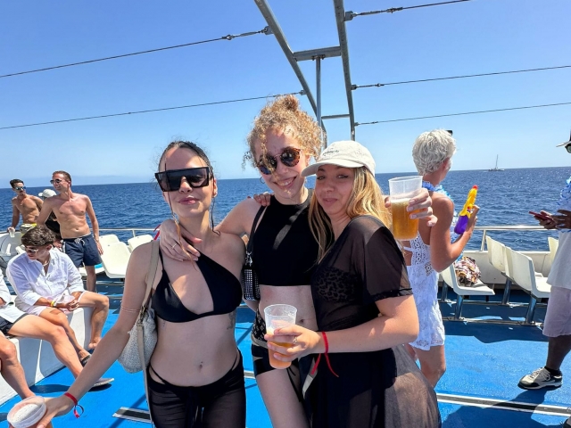 Disfruta de una party boat con tus amigas