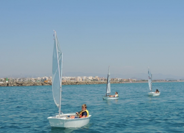 Alumnos de vela en Canet