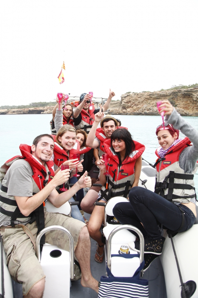 Brindis abordo.