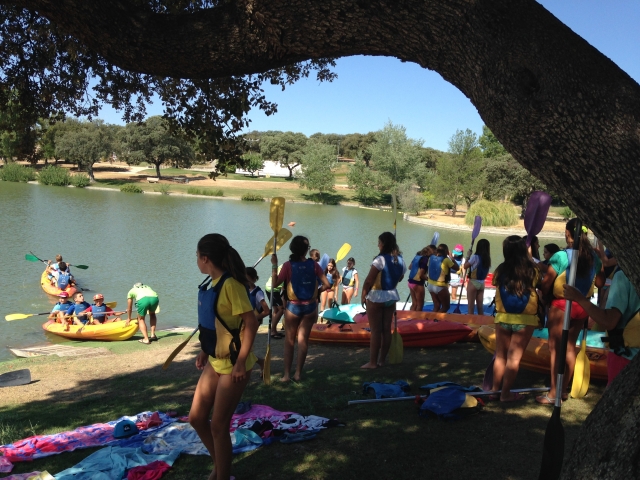  Canoes in the Boadilla camp 