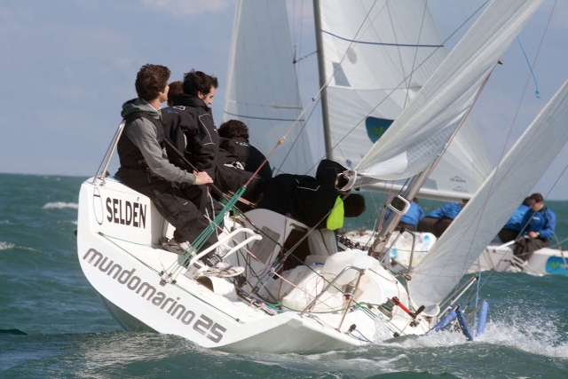 Jovenes en el velero