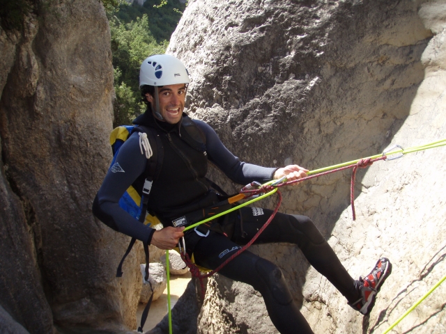 Rapelando por el barranco