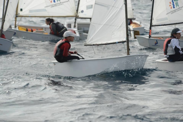  Students on boats 