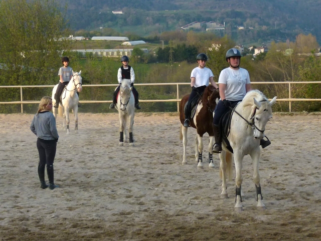 Ruta a caballo por los bosques del País Vasco