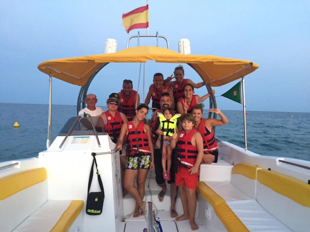 Anochece sobre el barco