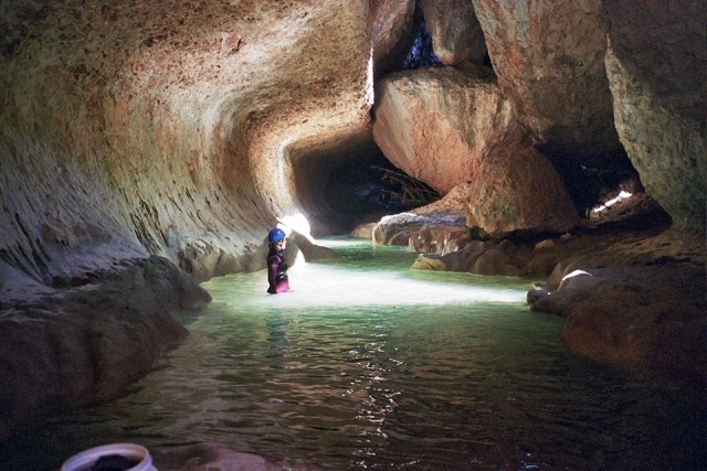  attraverso le grotte 