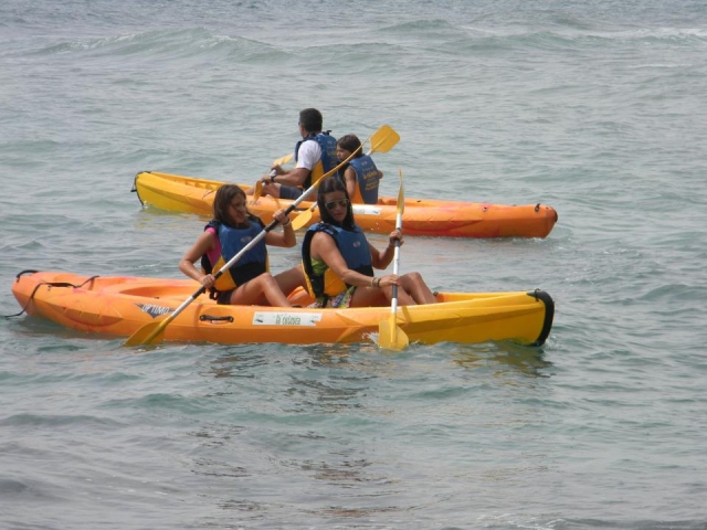 KAYAKS