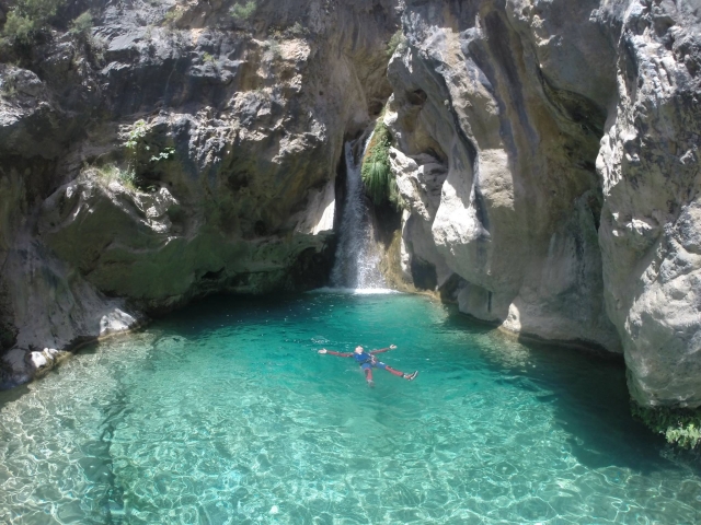 Flotando en las aguas del barranco
