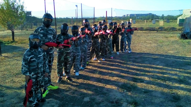 Jugadores menores con equipacion