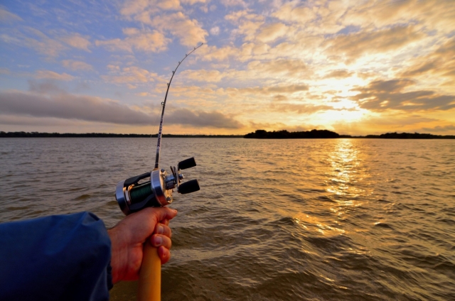  Pêcher au coucher du soleil 