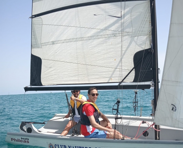 Paseo en velero por la costa mediterránea