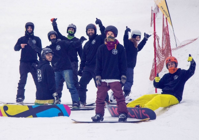 Aficionados al snowboard en Madrid