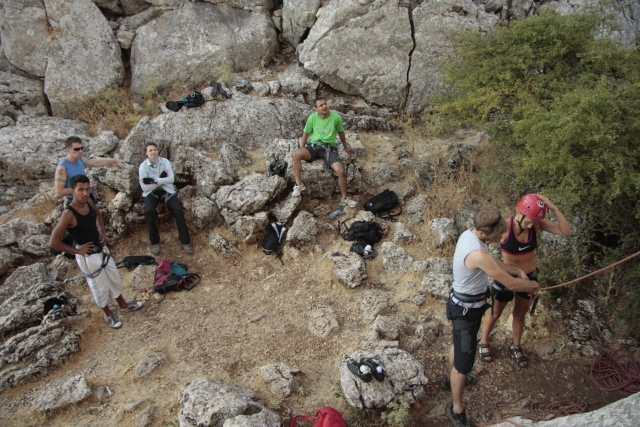 Bajando la roca con la cuerda