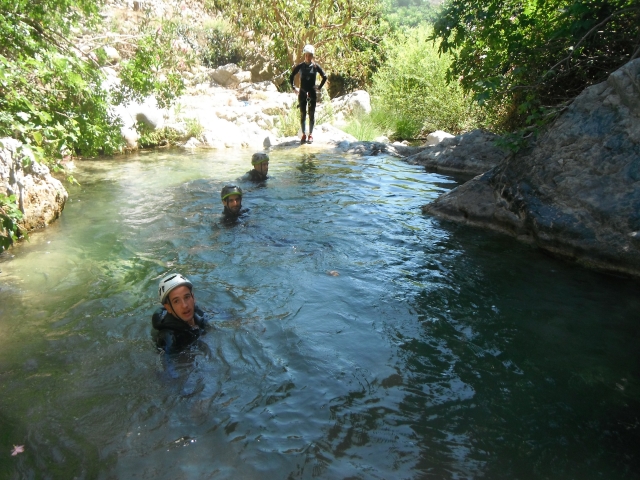 Bañándose en la poza