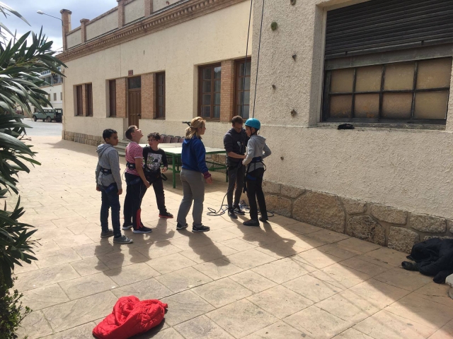 Preparandose para el muro de escalada
