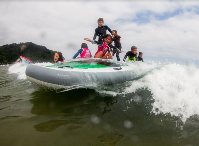  Experimentando o paddle surf gigante 