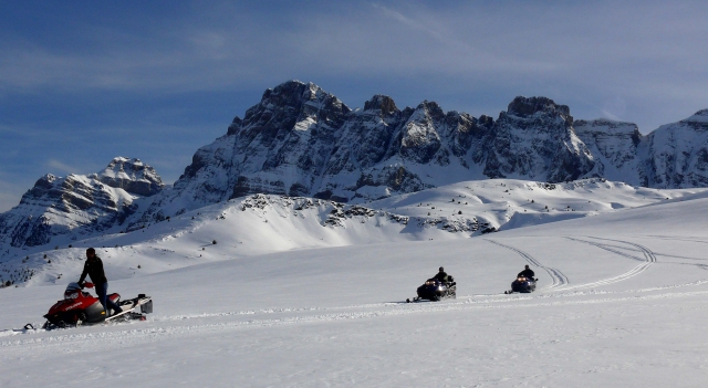 MOTOS DE NIEVE VALLE DE TENA
