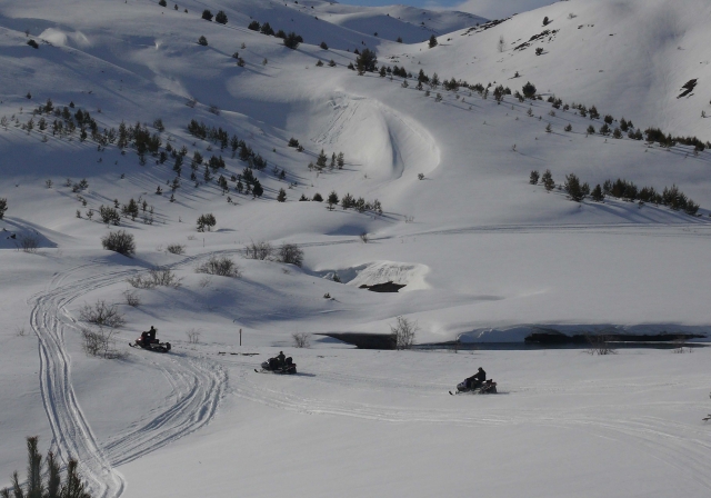 MOTOS DE NIEVE VALLE DE TENA