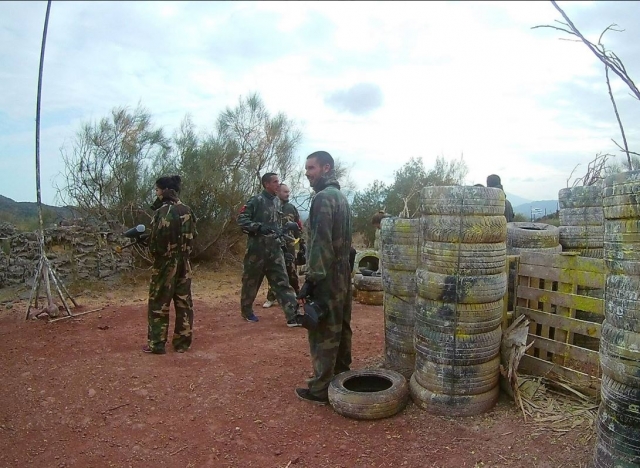  彩弹比赛中的玩家。JPG 