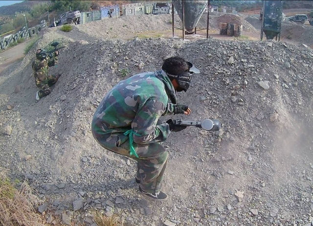  躲避敌人的撞击