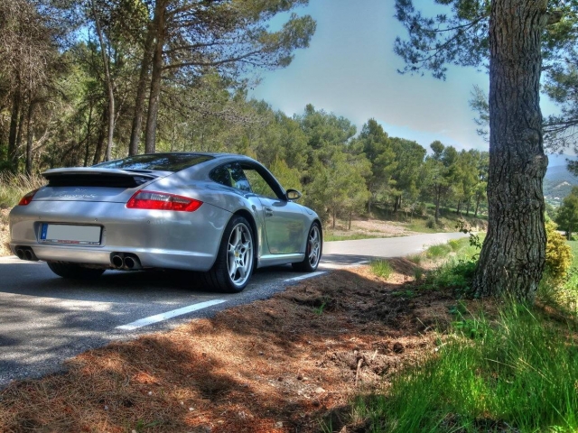 Ele conduz uma corrida 