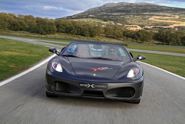 Conducir un Ferrari es increíble