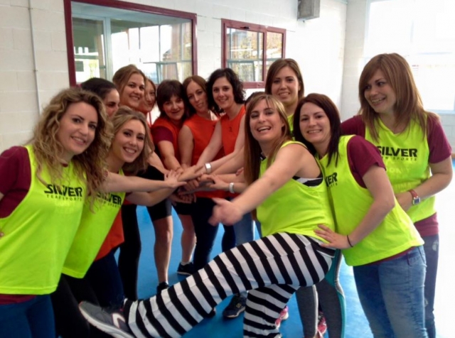  Team reicht sich die Hände 