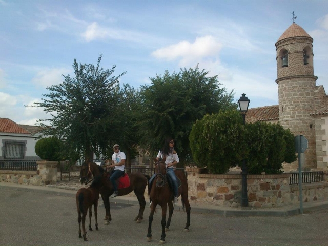 Con los caballos en la plaza de Arisgotas