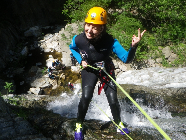  We teach you how to descend by rope 