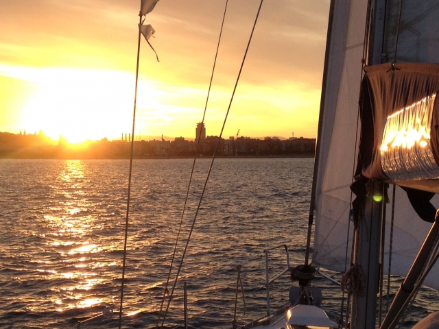  tramonto sulla barca a vela 