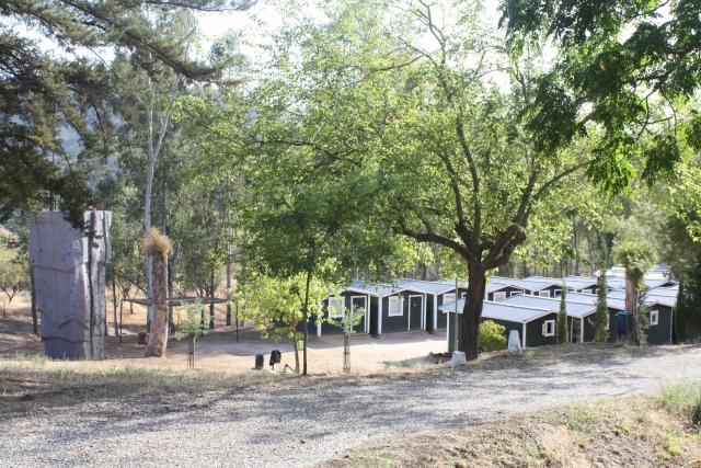  Hütten im Camp 