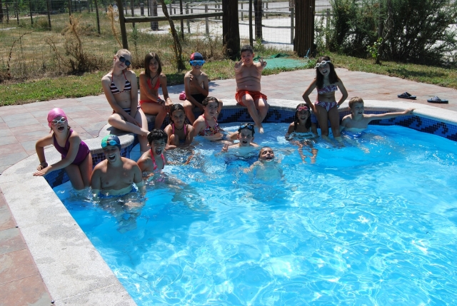 e-19661284-refrescandose-en-la-piscina-de-negreira1524729759883.jpg