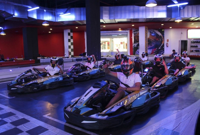 Pilotos indoor en la linea de salida
