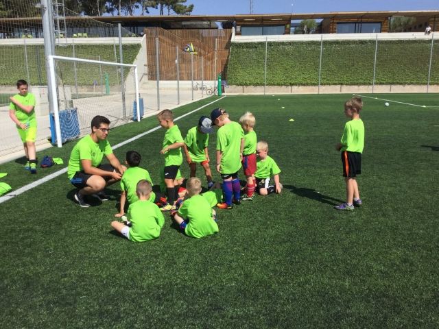  Joueurs sur le gazon 