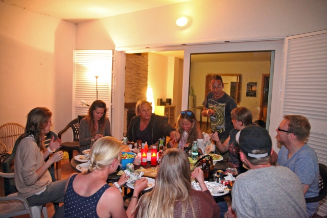 Cenando en la surfhouse de Conil