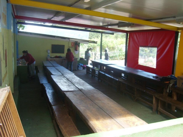  Open dining room 