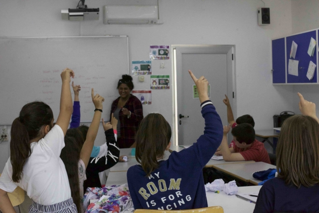 Levantando la mano para hablar
