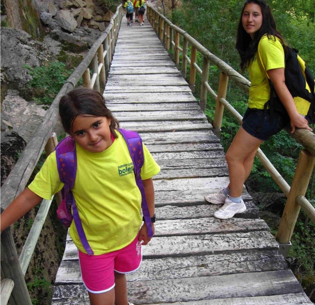  探索我们的英语营地 