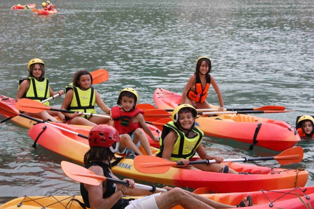  canoes 